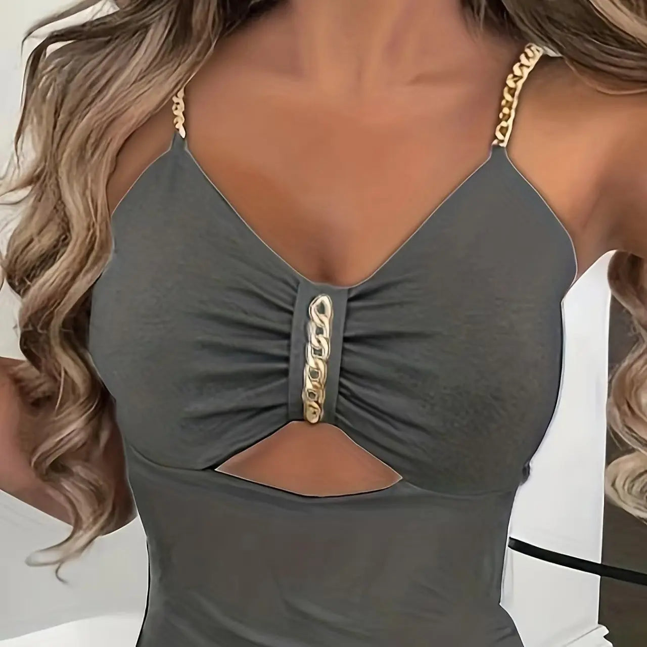 Women's Solid Color New Fashionable Metal Chain Hollow Chest Pleat Details Slit Design Sense Long Sexy Style Dress Lady T Fashions