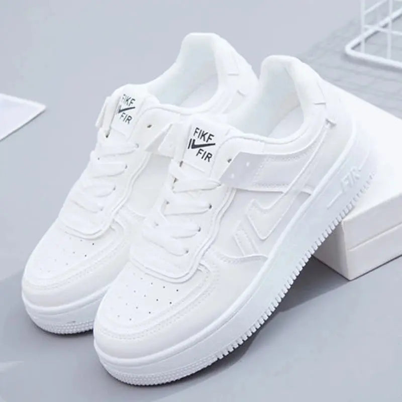 Casual Sports Shoes Spring and Autumn Fashion New Comfortable Round Toe Thick-soled Breathable Sports Shoes with Random Letters on the Upper Lady T Fashions