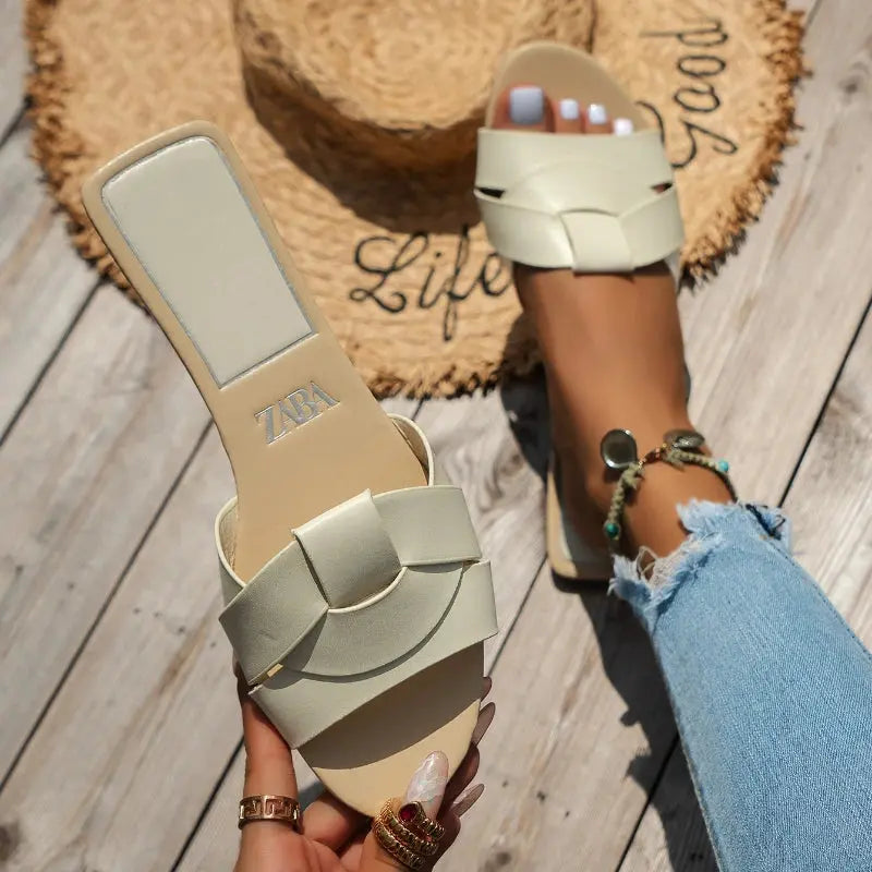 Luxury Summer Slippers Women Flat Outdoor Trend Beach Sandals Female Flip Flops Brand Design Slides Shoes Woman 2025 Big Size 43 Lady T Fashions