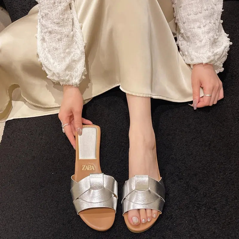 Luxury Summer Slippers Women Flat Outdoor Trend Beach Sandals Female Flip Flops Brand Design Slides Shoes Woman 2025 Big Size 43 Lady T Fashions
