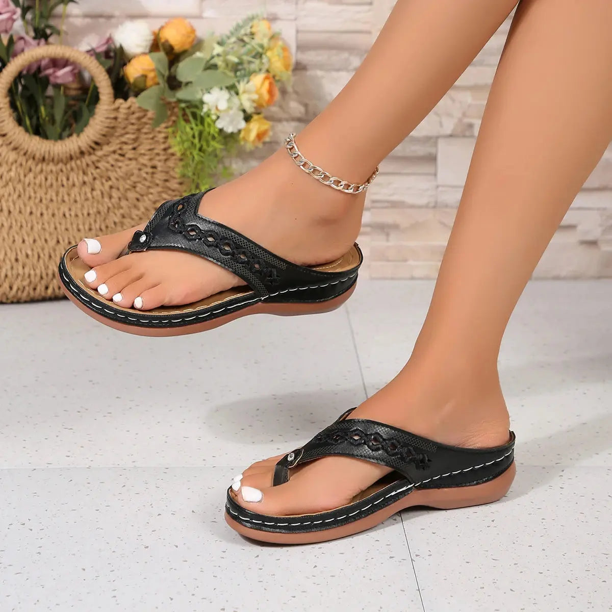 Women Slippers Summer Handmade Leather Slippers Trendy Lightweight Fashion Shoes Outdoor Comfortable Simple Sandals Slides Women Lady T Fashions